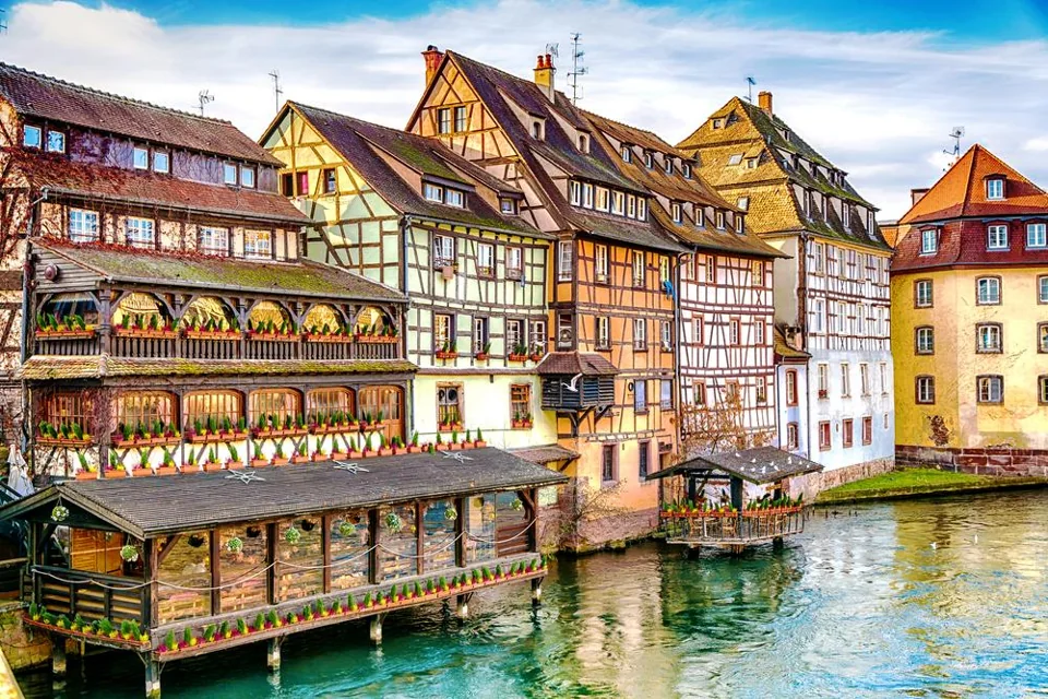 Fachwerkhäuser am Wasser in Straßburg