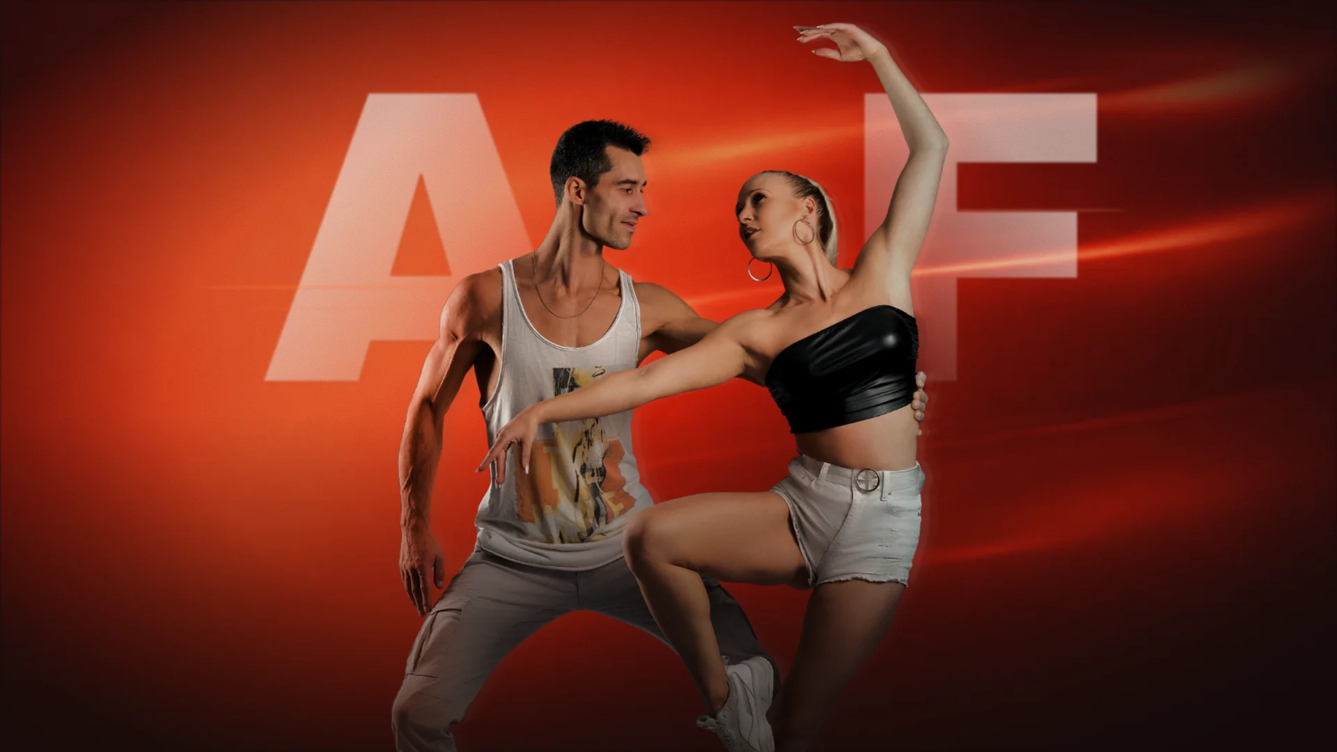 Alexej und Florence in einer Brazilian Zouk Tanzpose vor rotem Hintergrund
